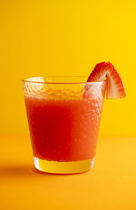 Cocktail au Kombu, fraises et Gin